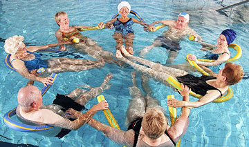Senioren im Schwimmbad